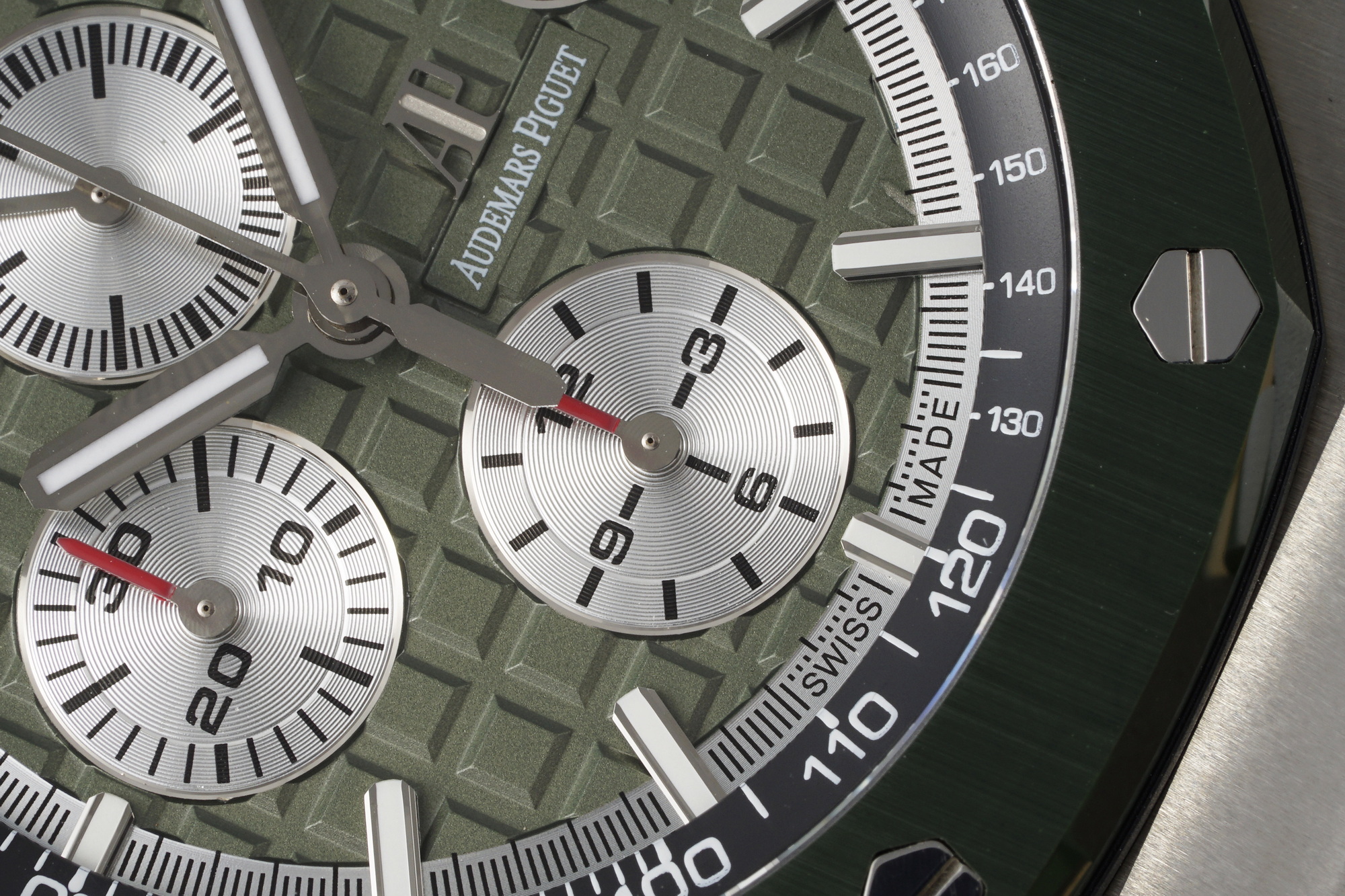 Royal Oak Offshore 44 mm, Green Ref. 26400SO.OO.A055CA.01