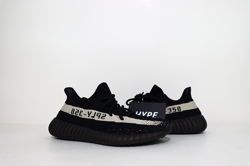 YEEZY 350 V2 CORE BLACK WHITE