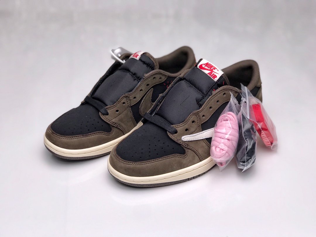 TRAVIS SCOTT X AIR JORDAN 1 LOW AJ1