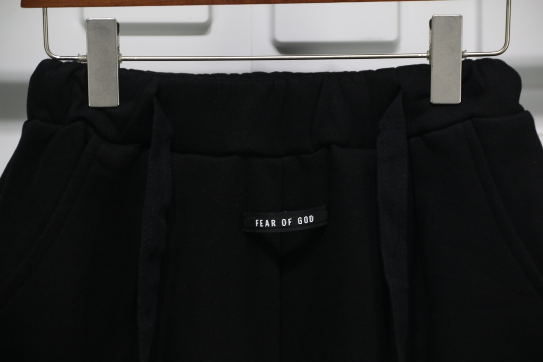 FEAR OF GOD TRACK SHORT
