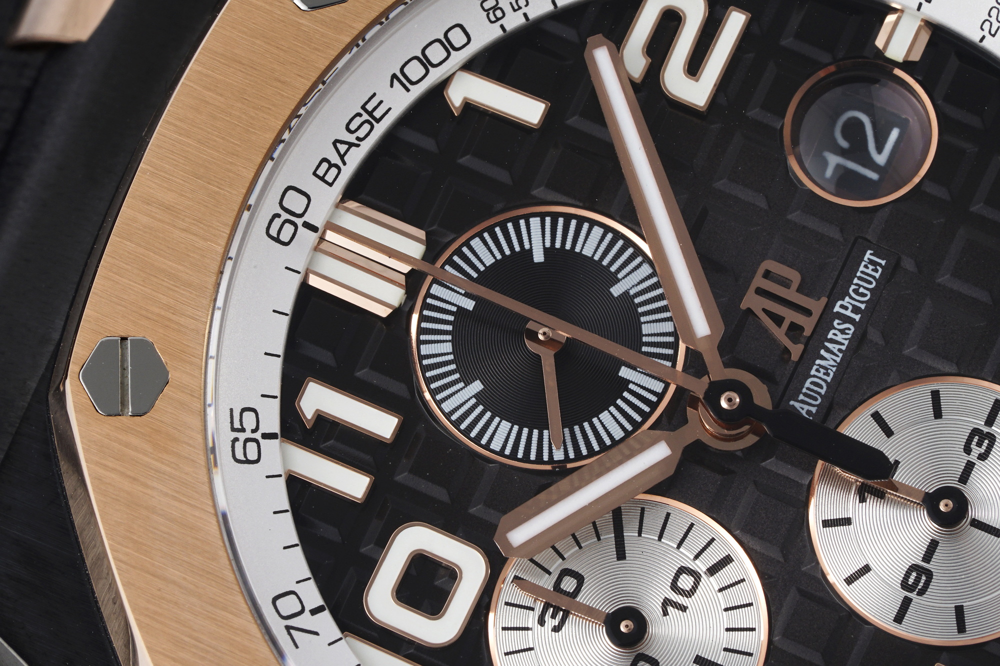 Royal Oak Offshore 44 mm, Grey Ref. 26405NR.OO.A002CA.01