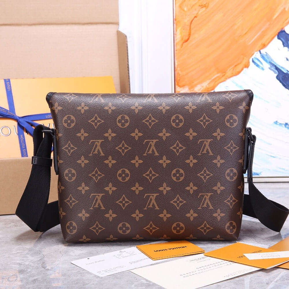 Louis Vuitton MAGNETIC MESSENGER