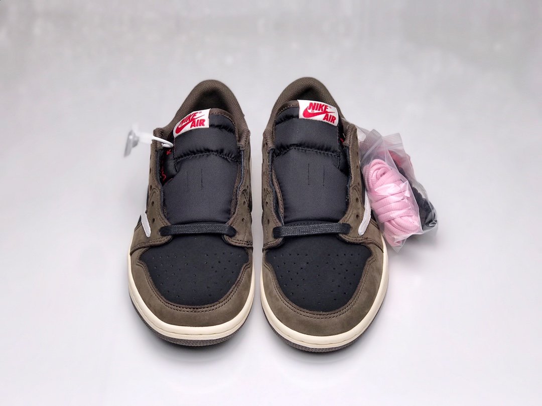 TRAVIS SCOTT X AIR JORDAN 1 LOW AJ1