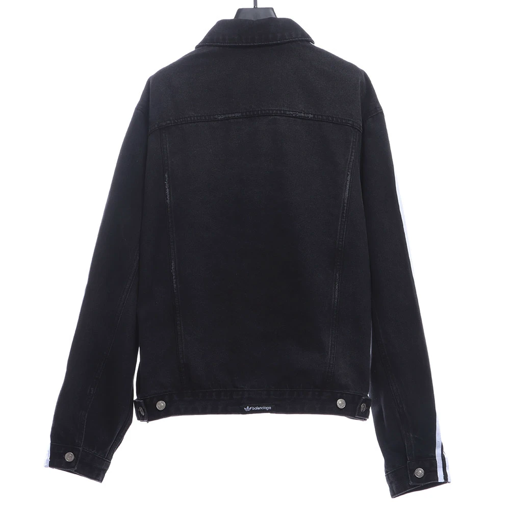 Joint denim jacket