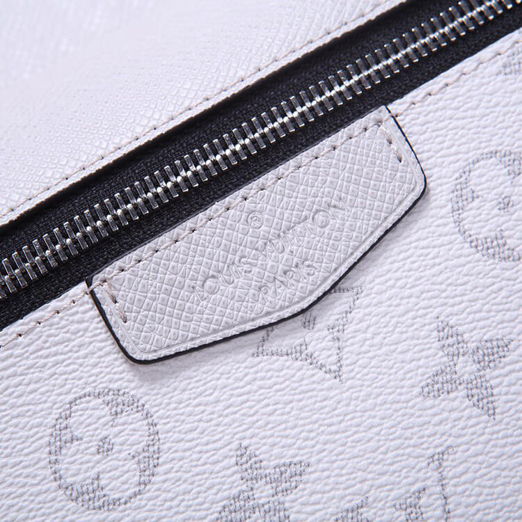 Louis Vuitton Outdoor Messenger