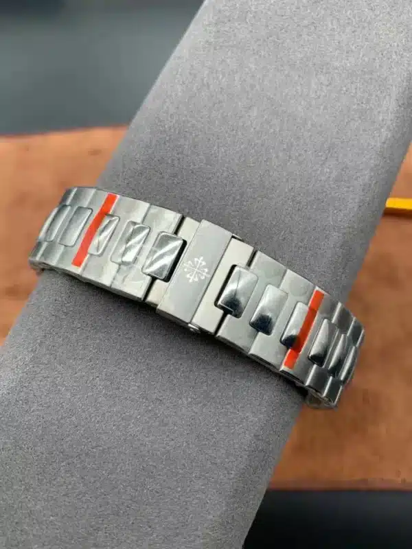 Nautilus Moon phases 40 mm,Stainless steel Dark Dial,5712/1A-001