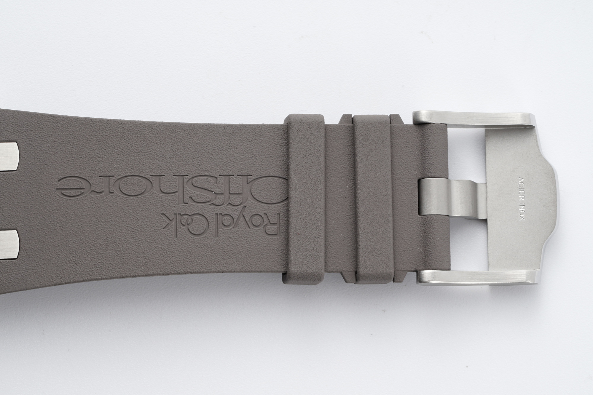 Royal Oak Offshore 44 mm, Grey Ref. 26400IO.OO.A004CA.02