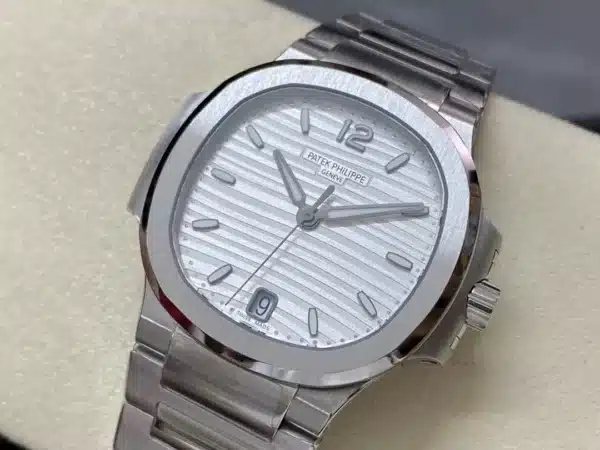 Nautilus 7118/1A-010 Ladies Automatic 35.2 mm,Steel