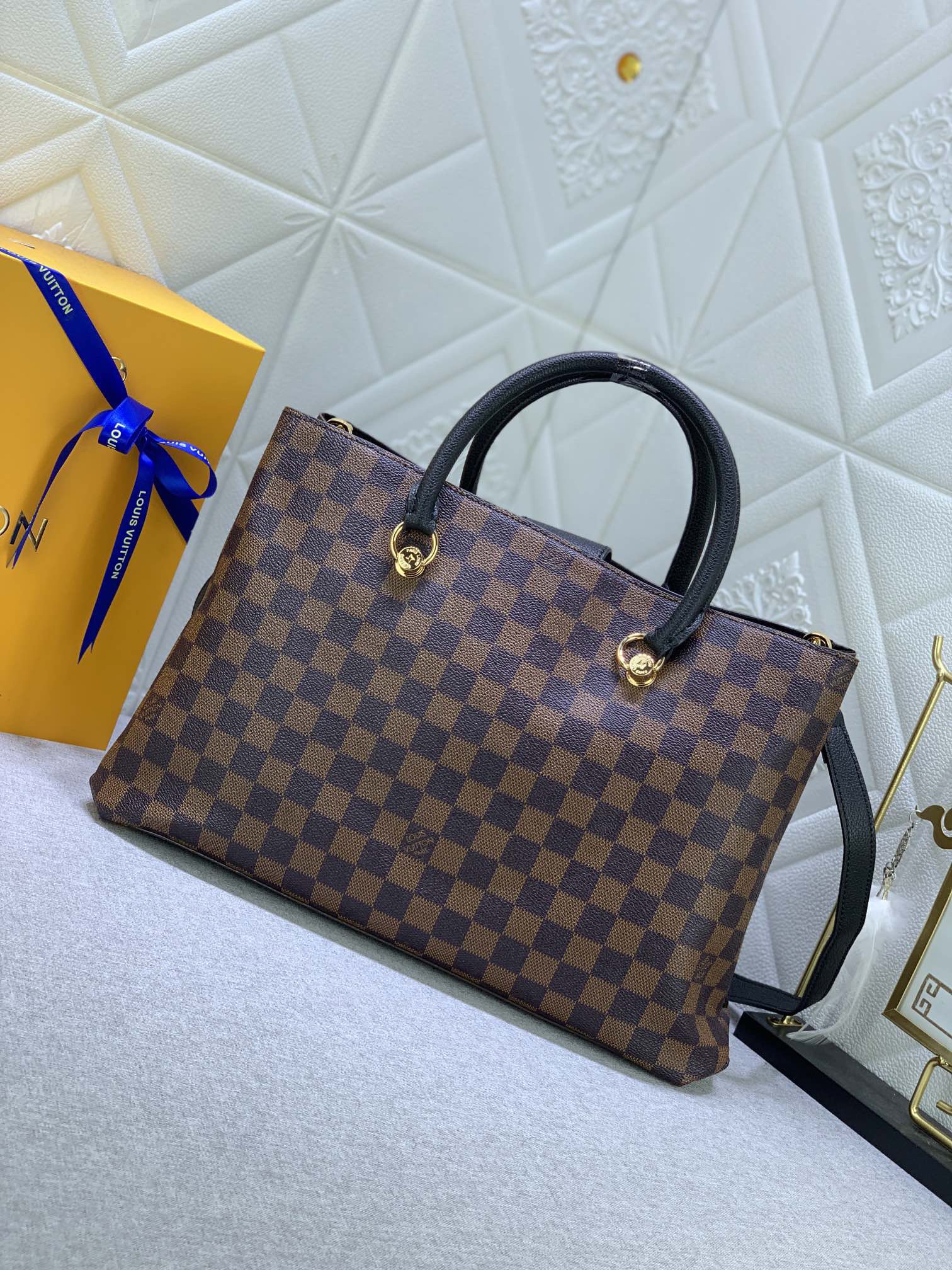 Louis Vuitton RIVERSIDE