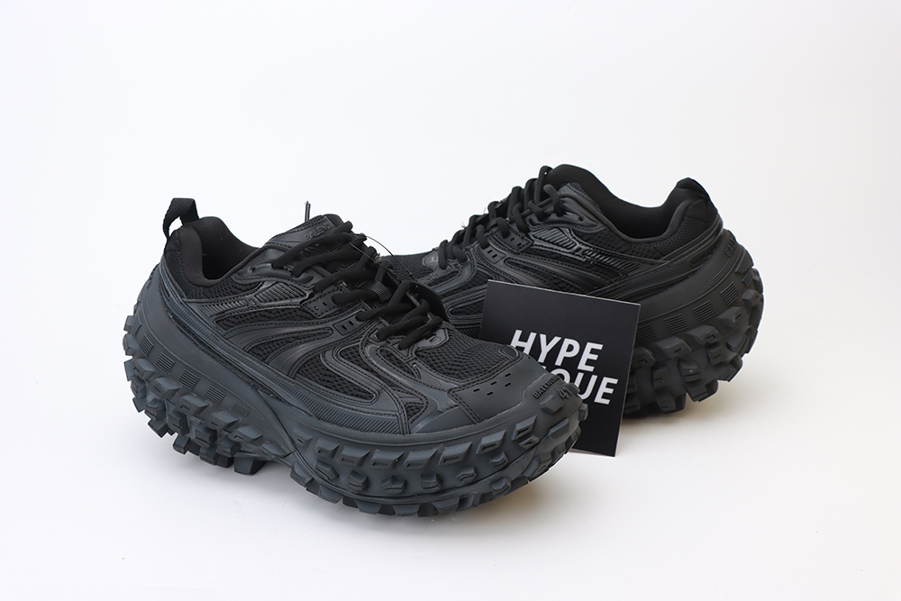 BALENCIAGA DEFENDER BLACK