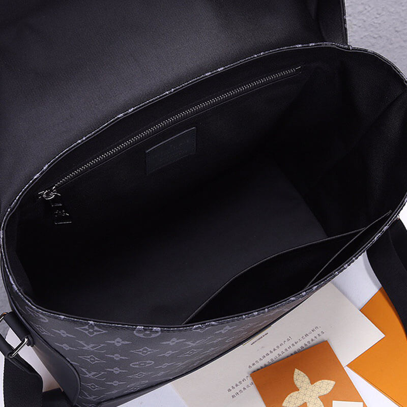 Louis Vuitton Messenger MM Voyager