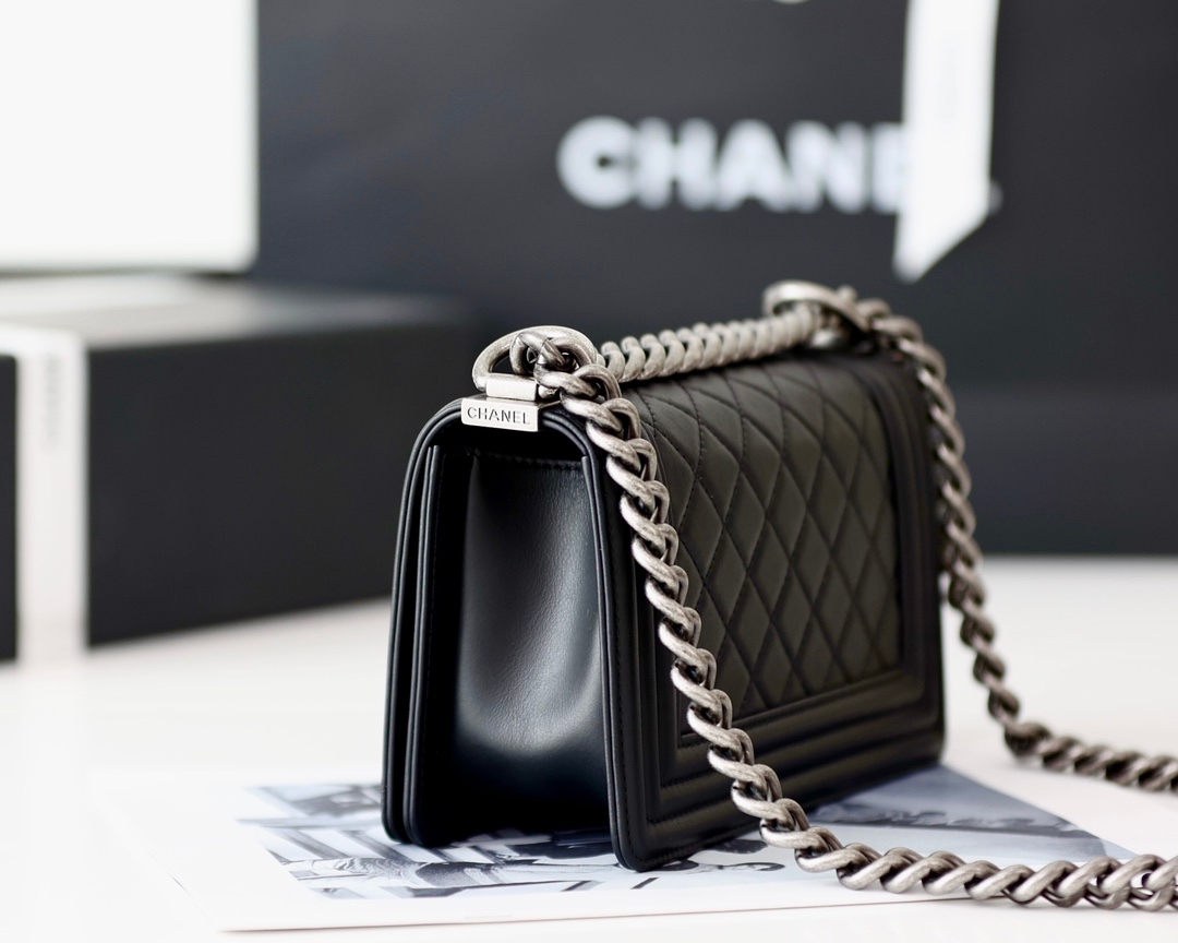 Chanel BOY CHANEL HANDBAG ( 4A )