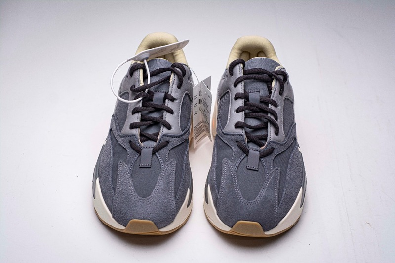 H12 YEEZY 700 RUNNER “MAGNET”