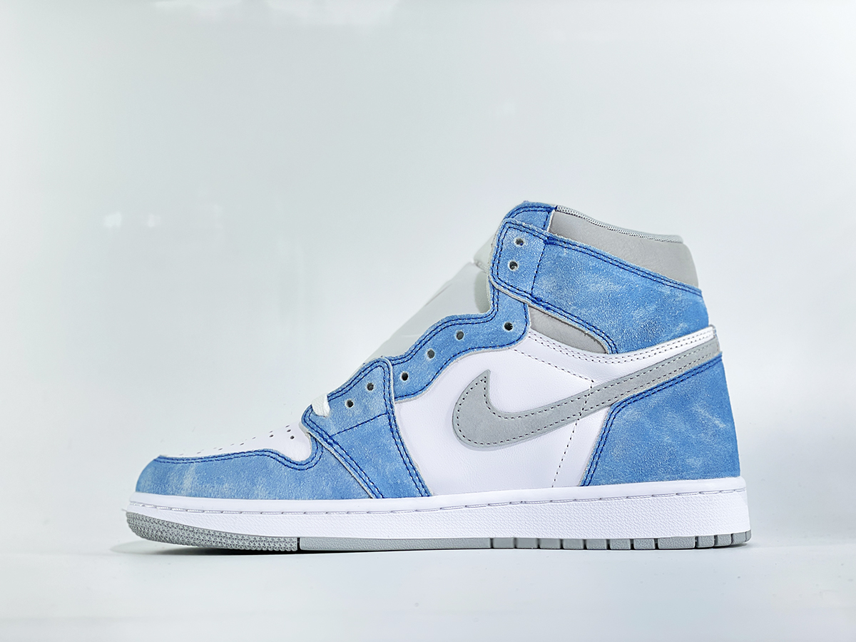 Air Jordan 1 High OG “Hyper Royal”
