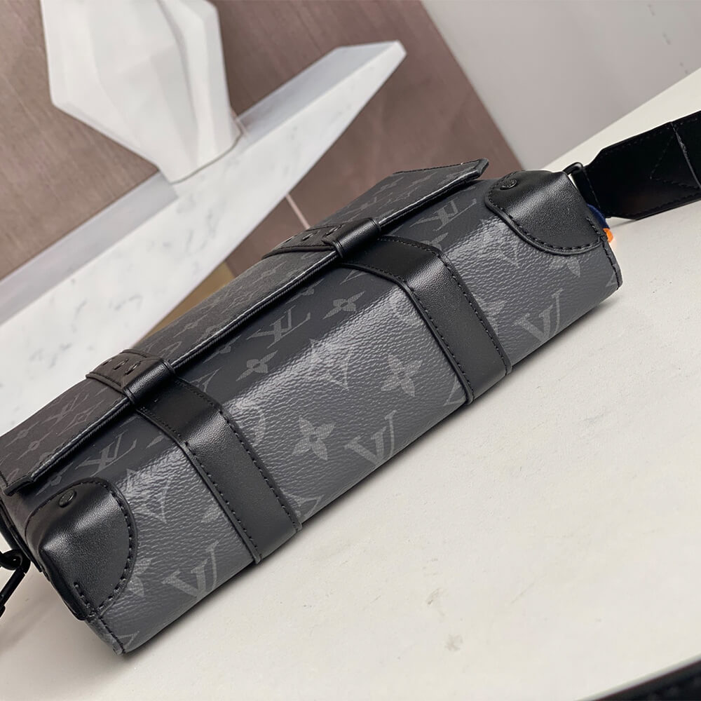 Louis Vuitton TRUNK MESSENGER