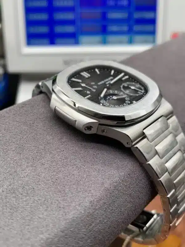 Nautilus Moon phases 40 mm,Stainless steel Dark Dial,5712/1A-001