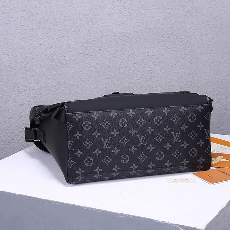 Louis Vuitton Messenger MM Voyager