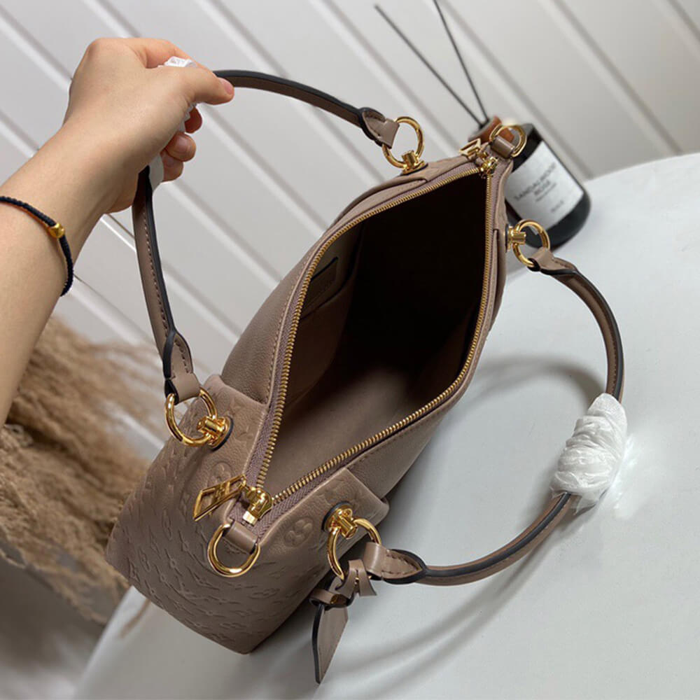 Louis Vuitton TOTE MM HANDBAG