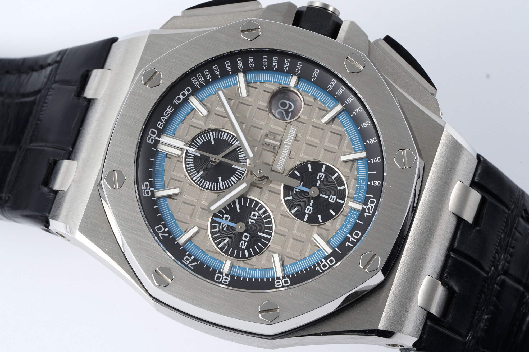 Royal Oak Offshore 44 mm, Grey Ref. 26417BC.OO.A002CR.01