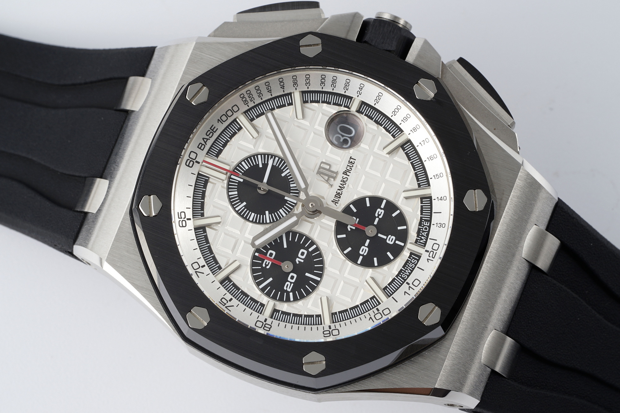 Royal Oak Offshore 44 mm, White Ref. 26400SO.OO.A002CA.01