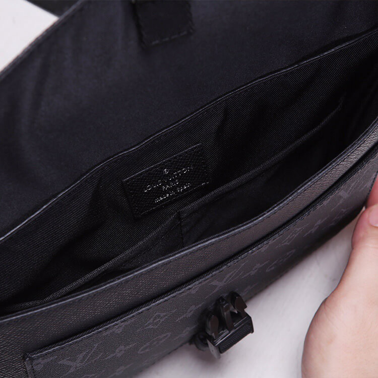 Louis Vuitton Outdoor Flap Messenger