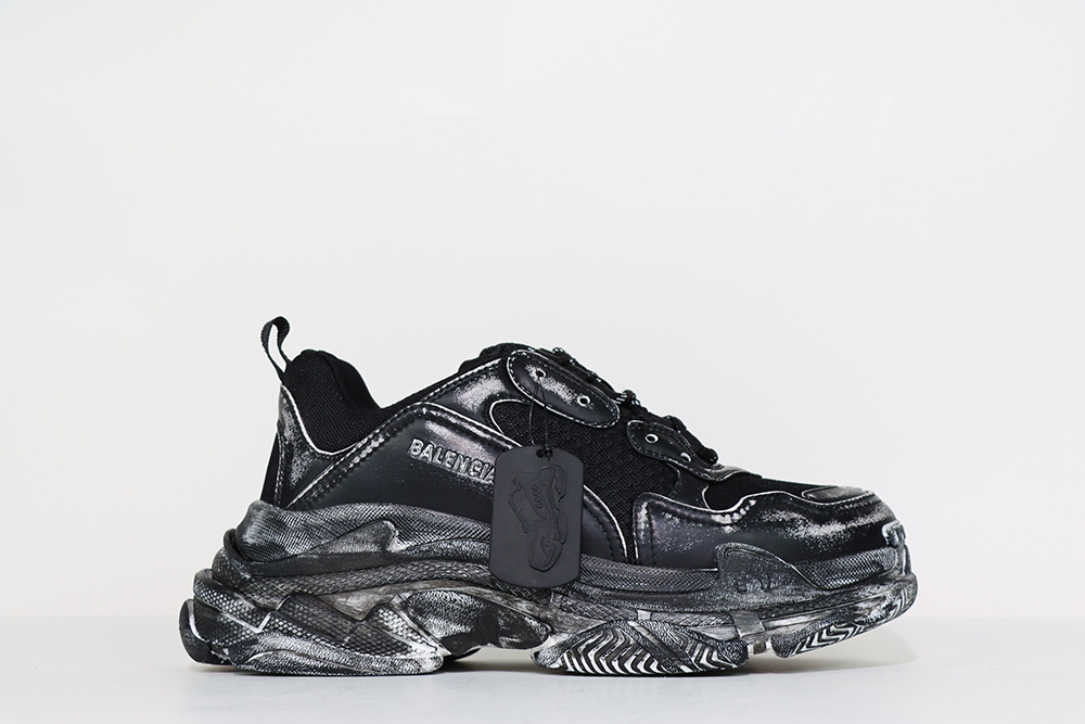 BALENCIAGA TRIPLE S SNEKAER “Dirty Black”