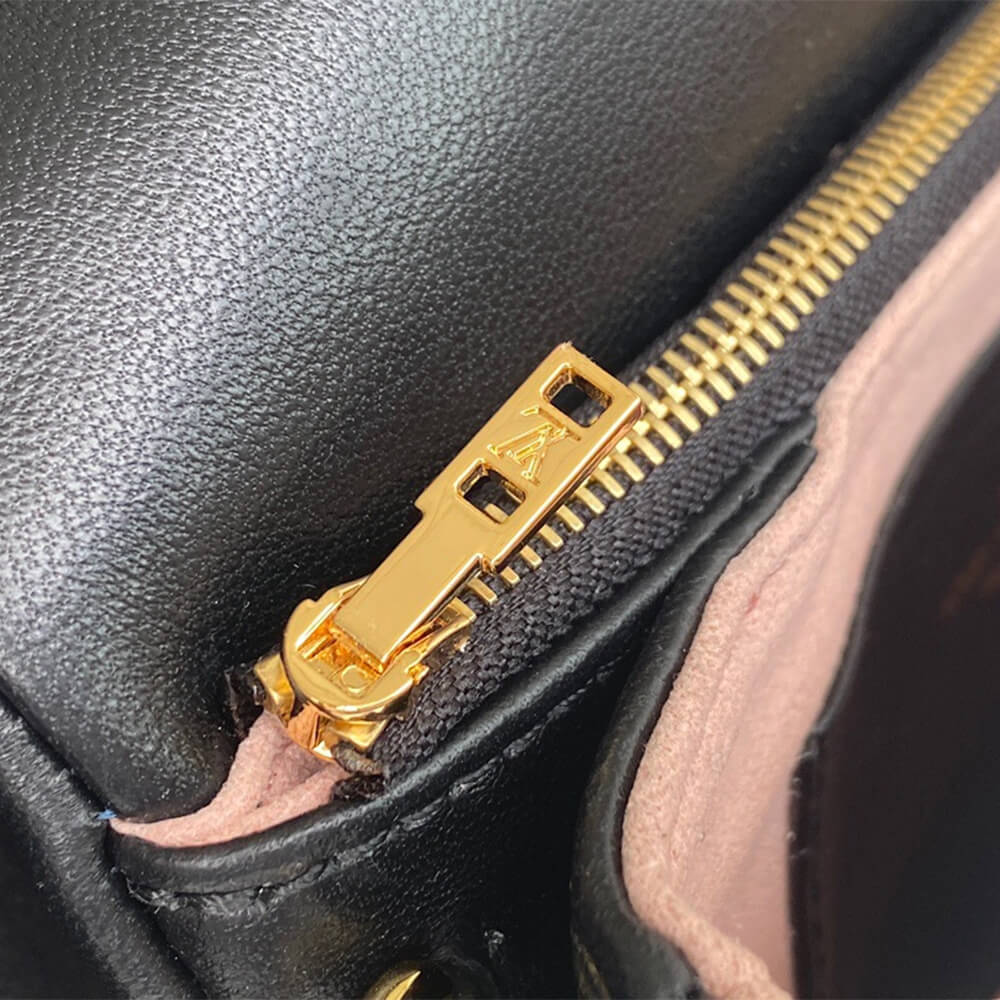 Louis Vuitton POCHETTE COUSSIN