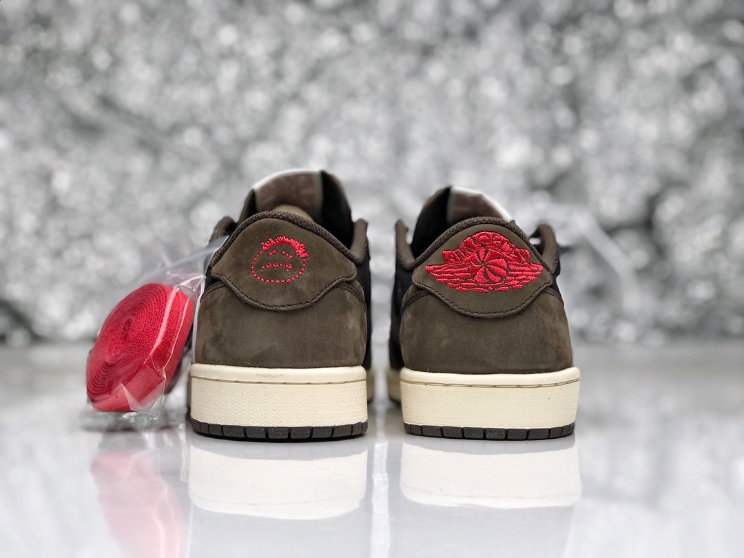 TRAVIS SCOTT X AIR JORDAN 1 LOW AJ1