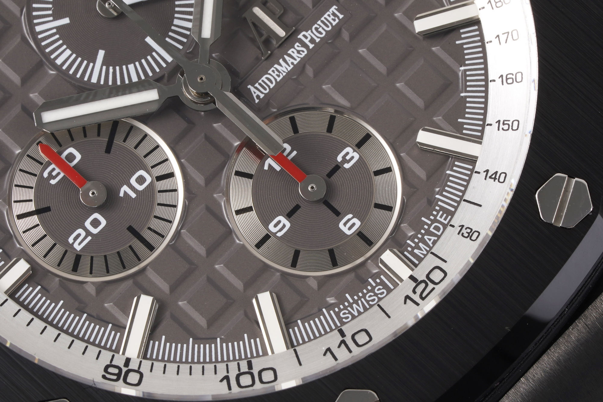 Royal Oak Offshore 44 mm, Anthracite Ref. 26405CE.OO.A002CA.01
