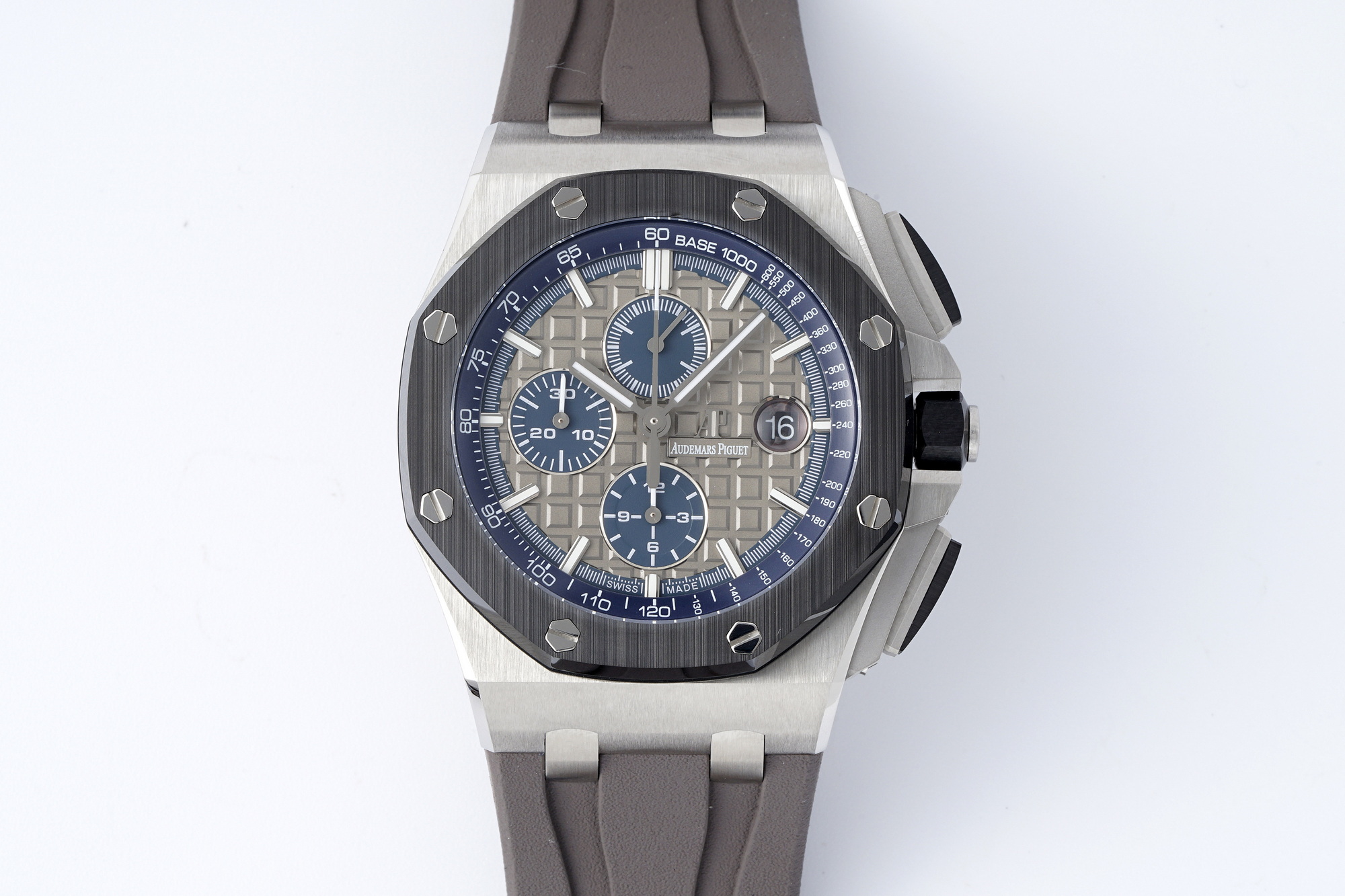 Royal Oak Offshore 44 mm, Grey Ref. 26400IO.OO.A004CA.02