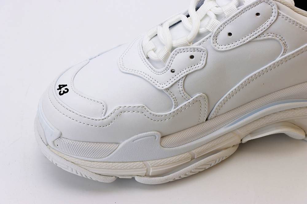 BALENCIAGA TRIPLE S SNEKAER “WHITE”
