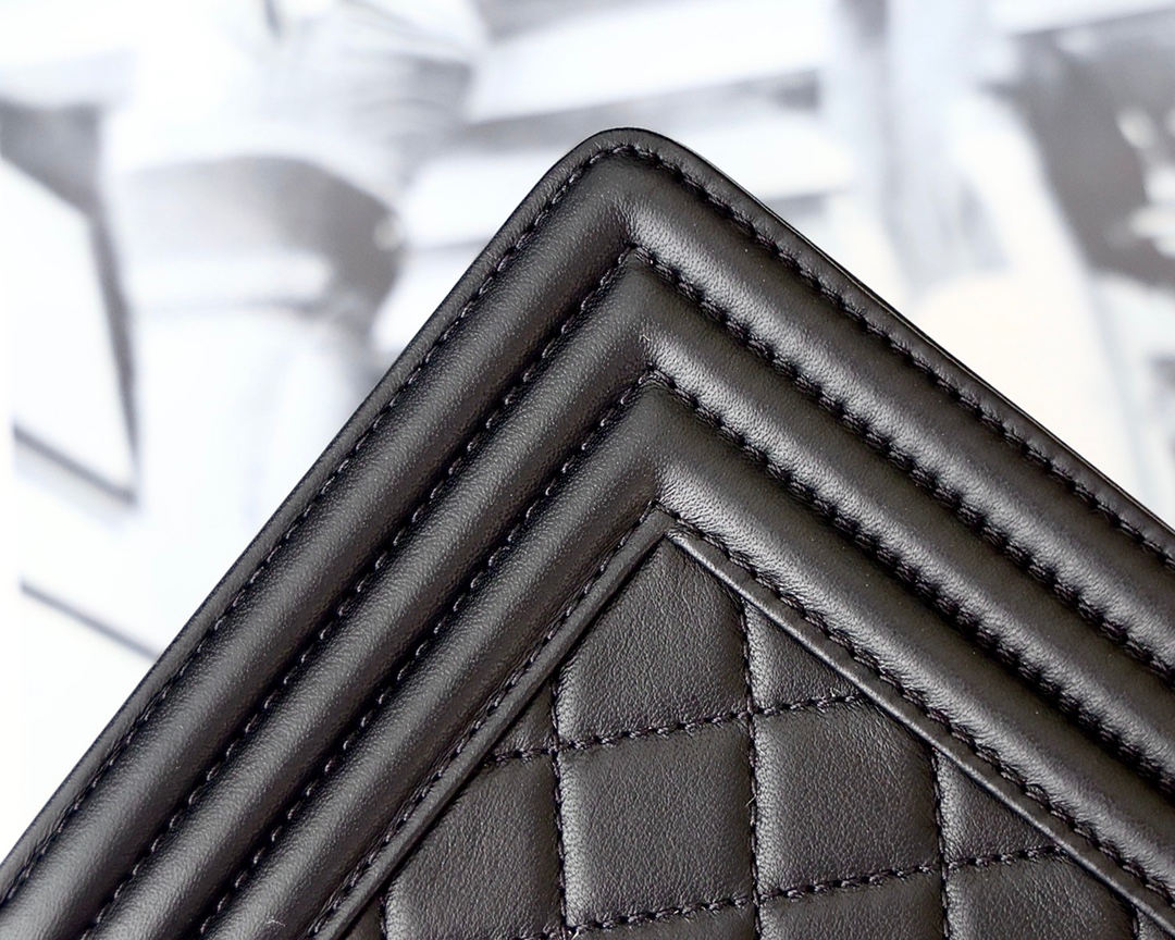 Chanel BOY CHANEL HANDBAG ( 4A )