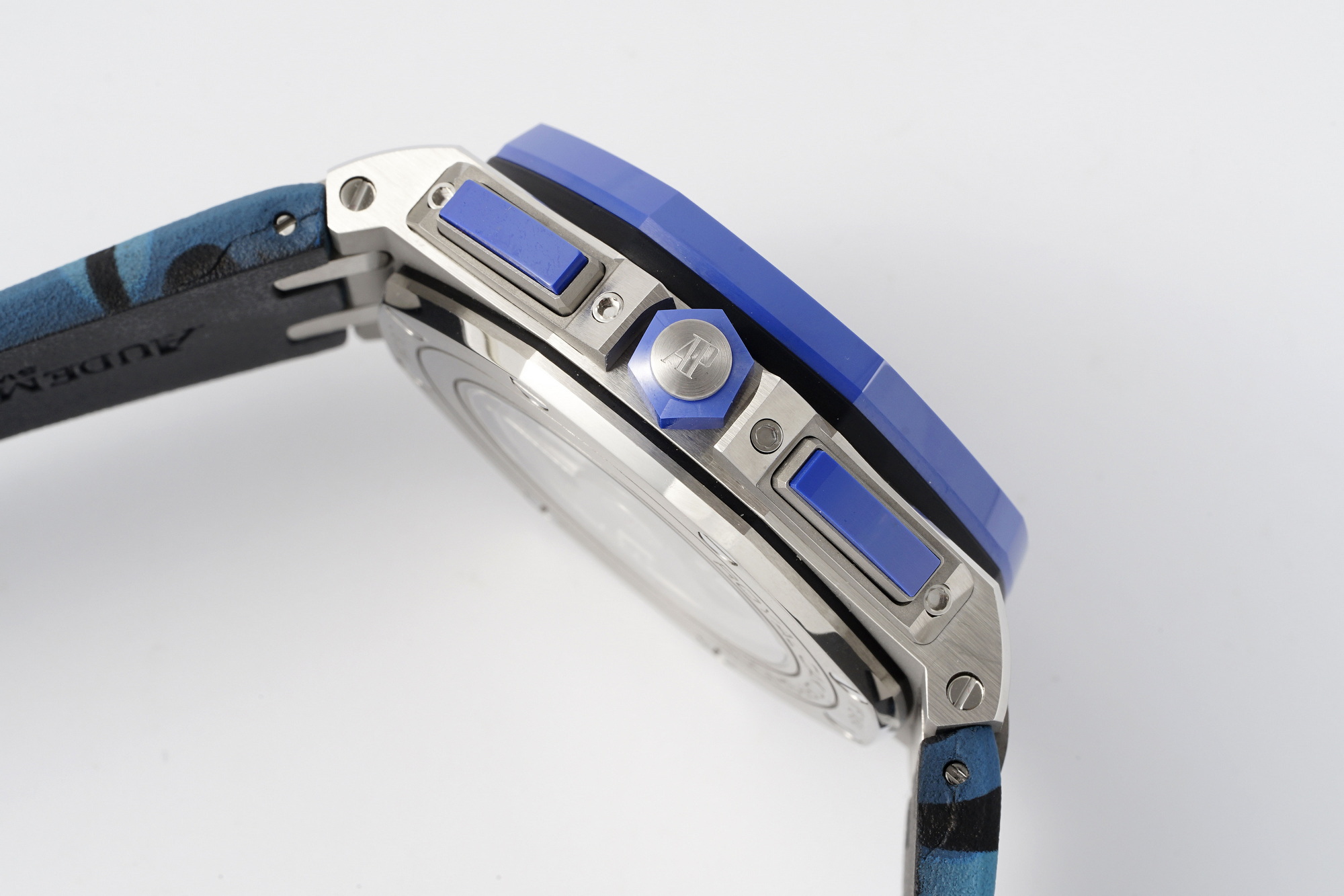 Royal Oak Offshore 44 mm, Blue Ref. 26400SO.OO.A335CA.01