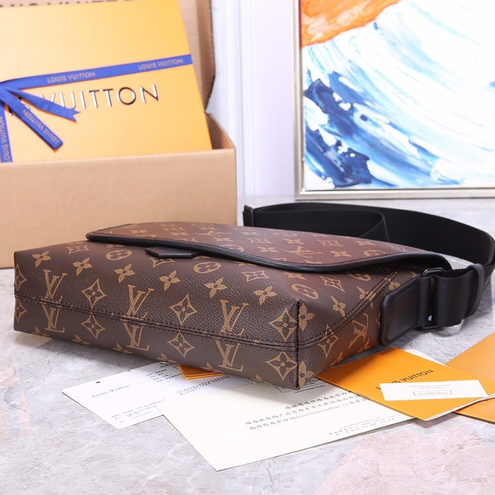 Louis Vuitton MAGNETIC MESSENGER