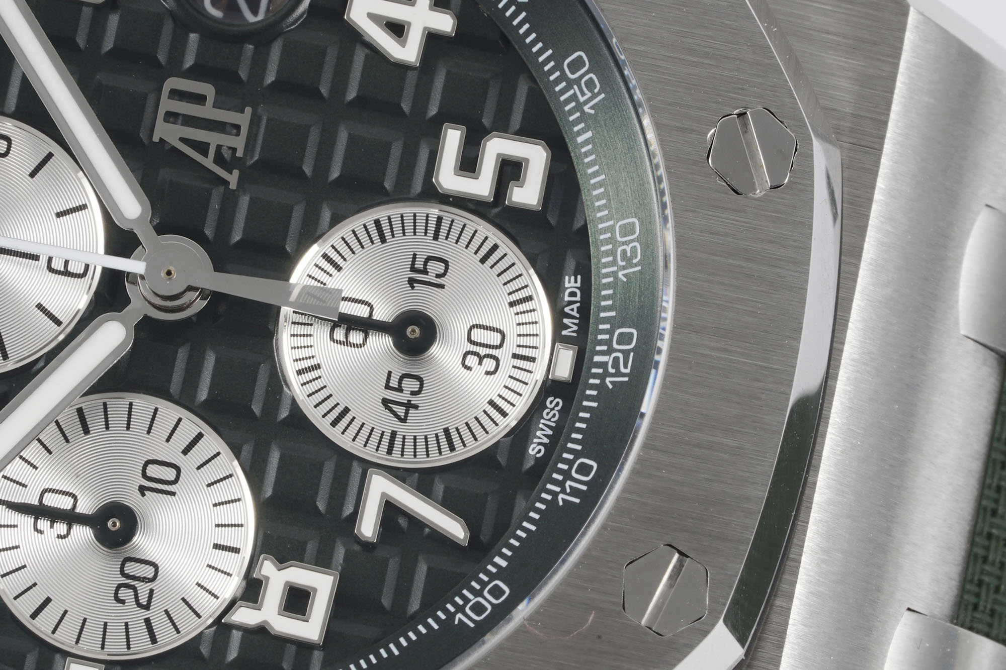 Royal Oak Offshore 42 mm, Green Ref. 26238TI.OO.A056CA.01