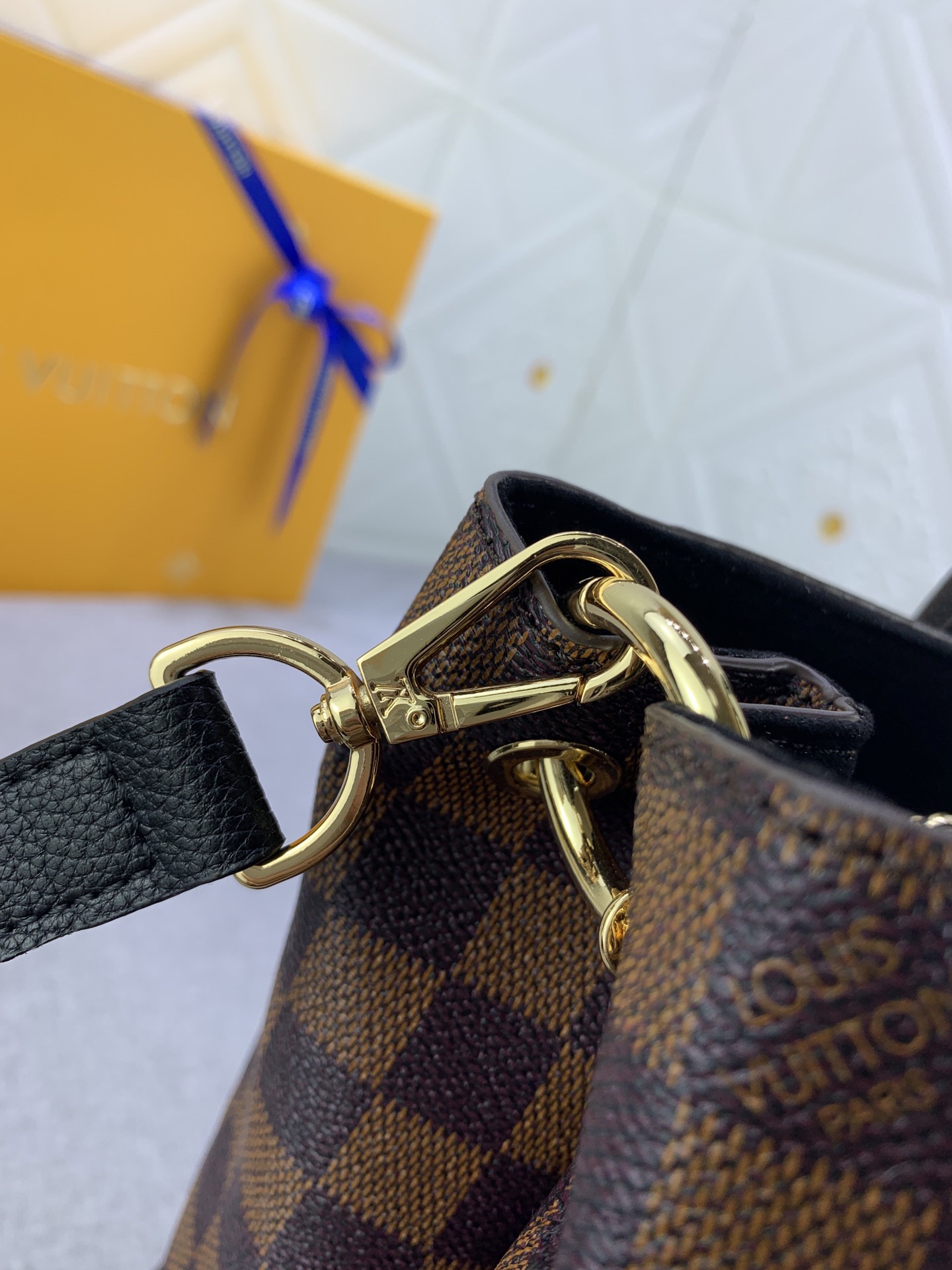 Louis Vuitton RIVERSIDE
