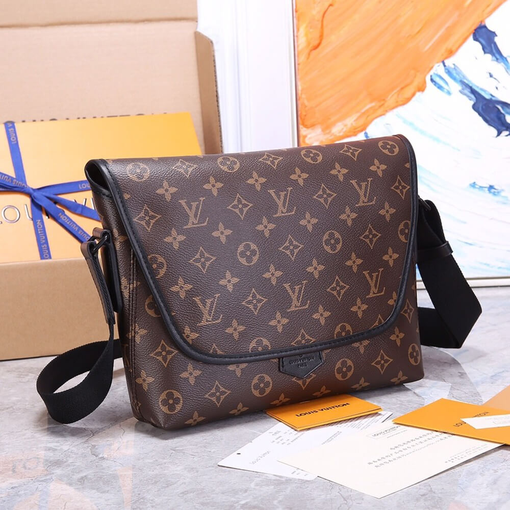 Louis Vuitton MAGNETIC MESSENGER