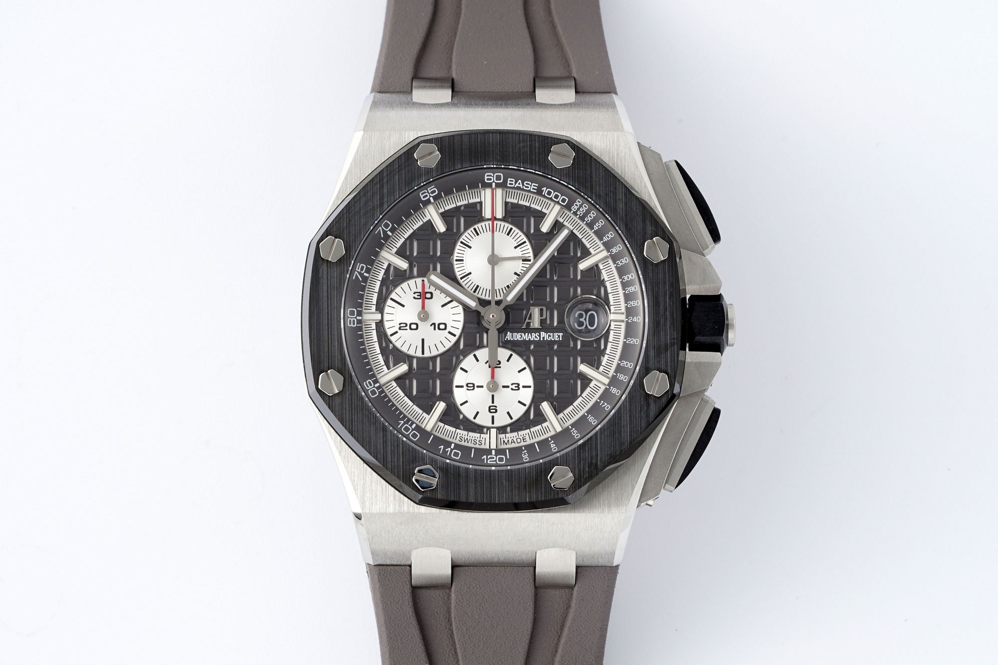 Royal Oak Offshore 44 mm, Grey Ref. 26400IO.OO.A004CA.01