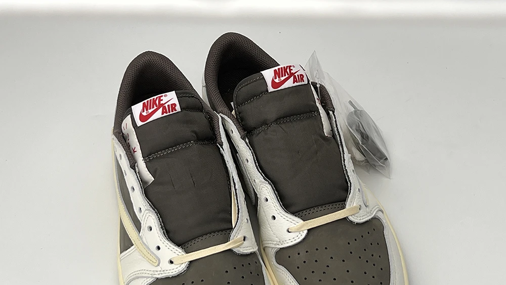 TRAVIS SCOTT X AIR JORDAN 1 LOW “WHITE BROWN”