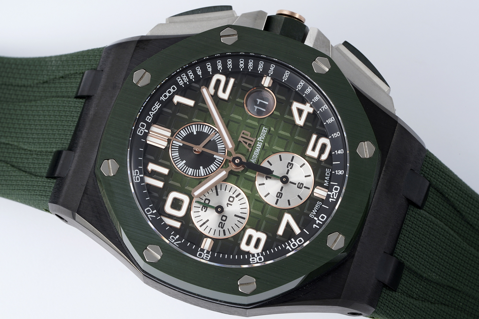 Royal Oak Offshore 44 mm, Green Ref. 26405CE.OO.A056CA.01
