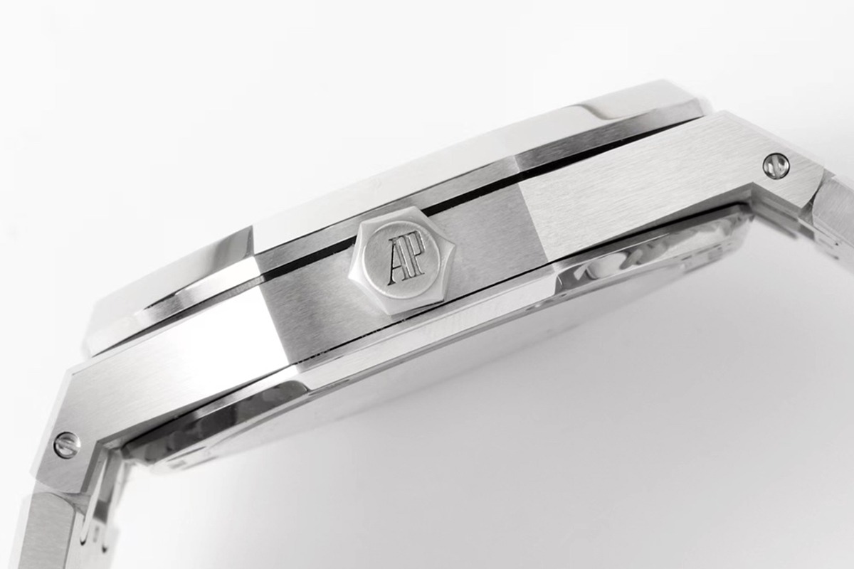 Royal Oak 50th Anniversary 41 mm, White Ref. 15510ST.OO.1320ST.03