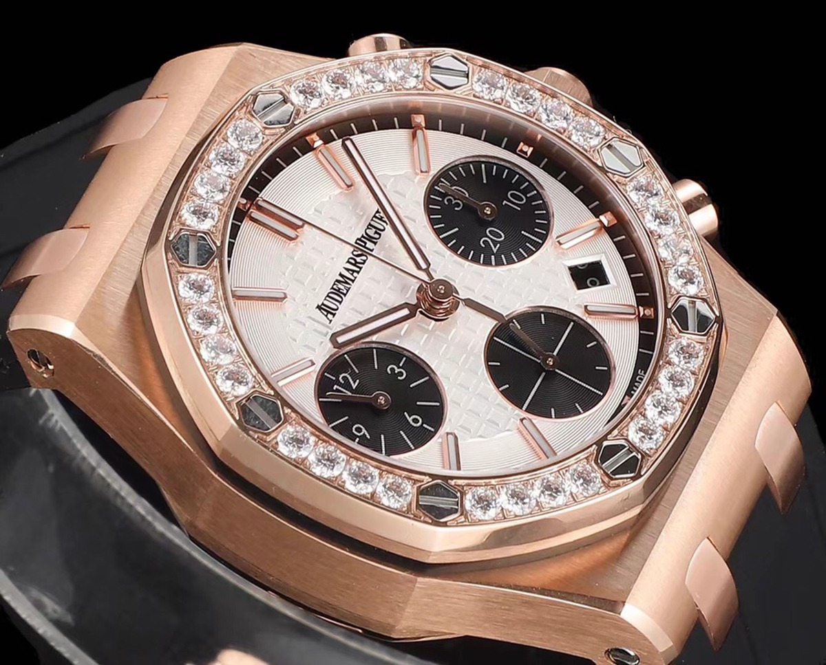 Royal Oak Offshore Chronograph 37 mm, White/Black/Rose Gold Ref. 26231OR.ZZ.D003CA.01