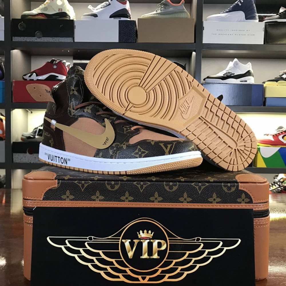 OFF-WHITE X AIR JORDAN 1 CUSTOMS 554724-555