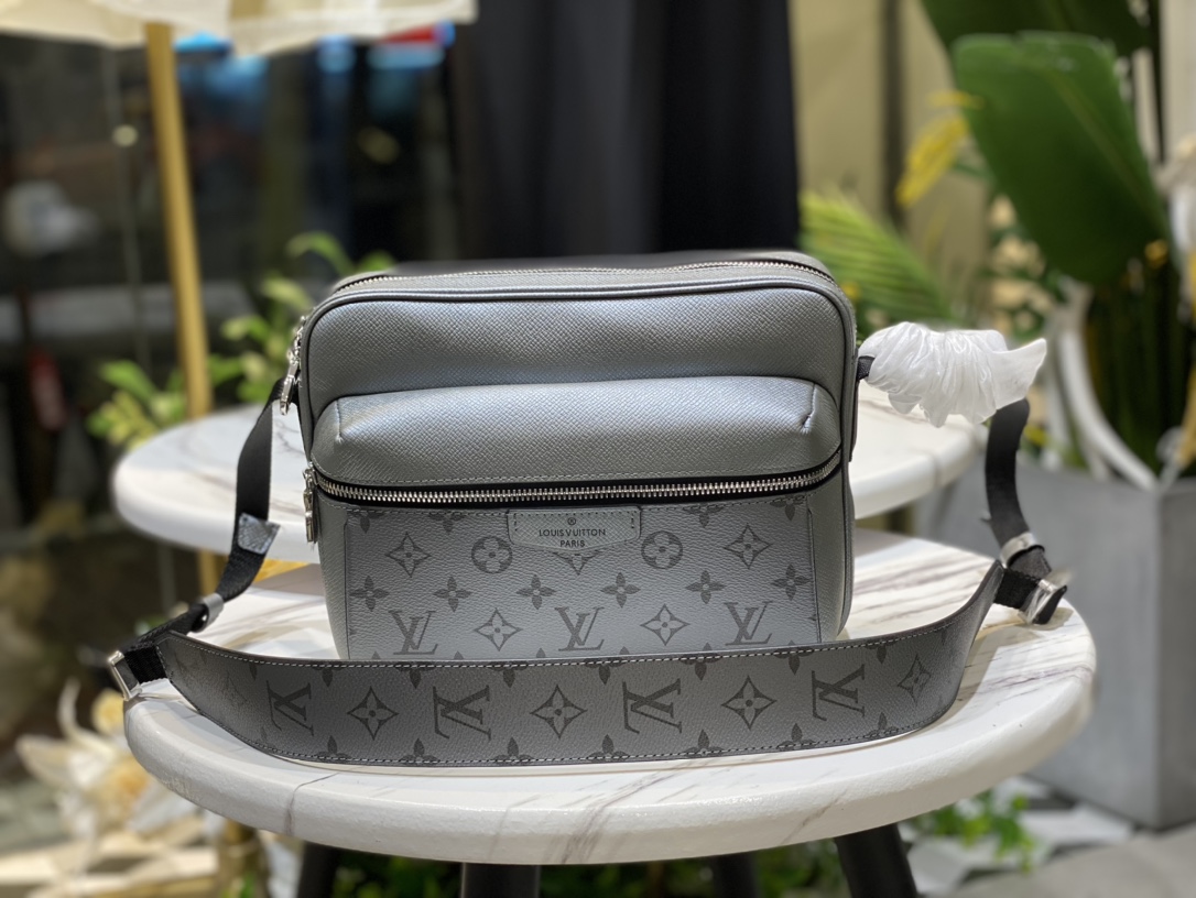 Louis Vuitton Outdoor Messenger Taiga Leather M30830