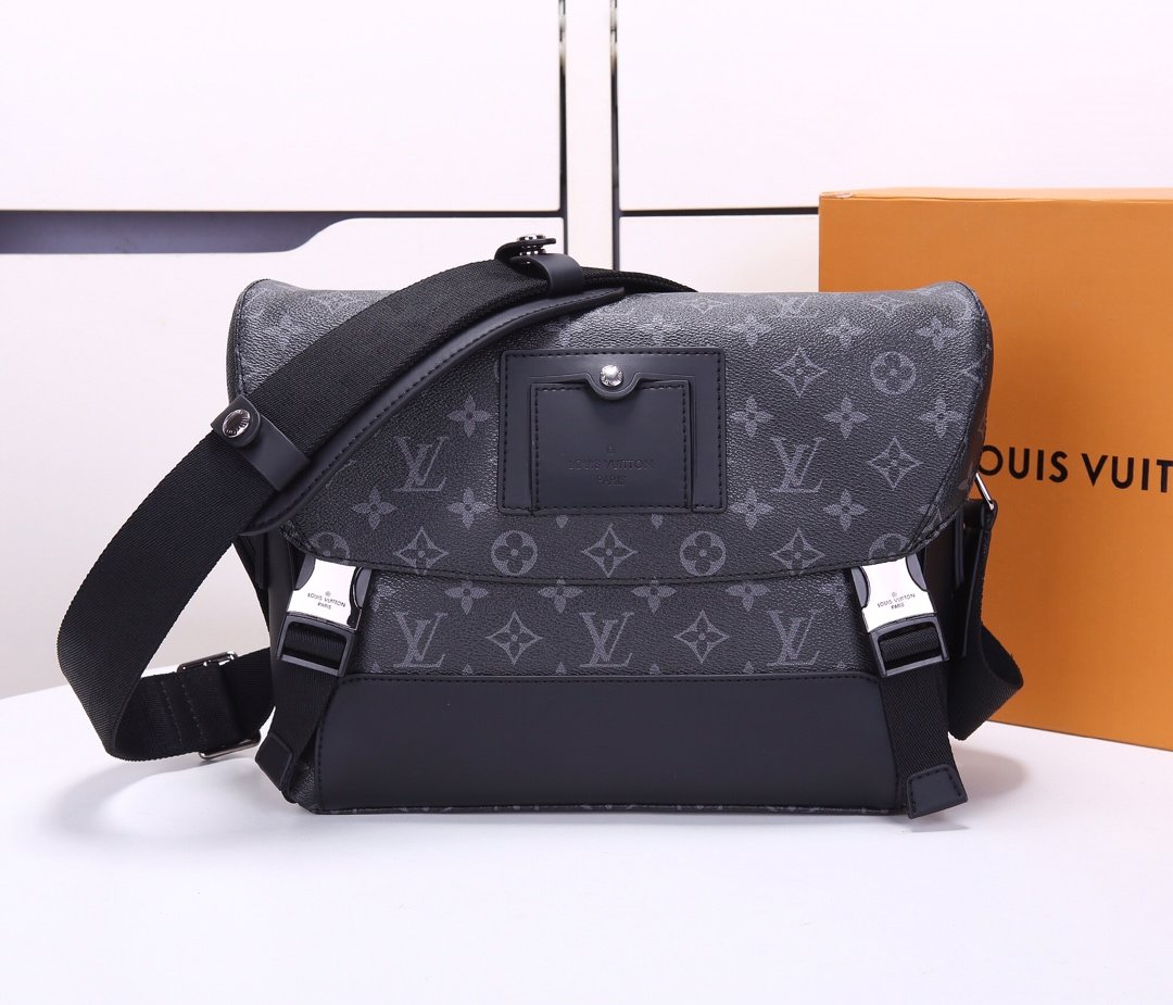 Top Louis Vuitton M40511 Messenger PM Voyager Monogram Eclipse Canvas
