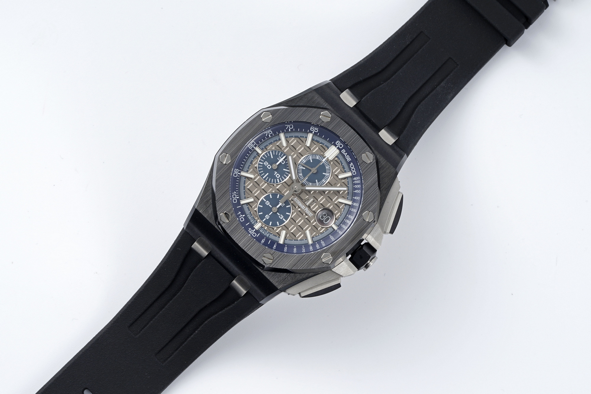 Royal Oak Offshore 44 mm, Grey Ref. 26405CG.OO.A004CA.01