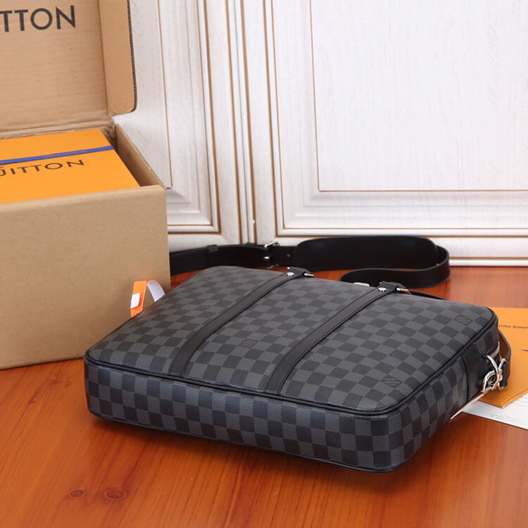 Louis Vuitton Porte-Documents Voyage PM