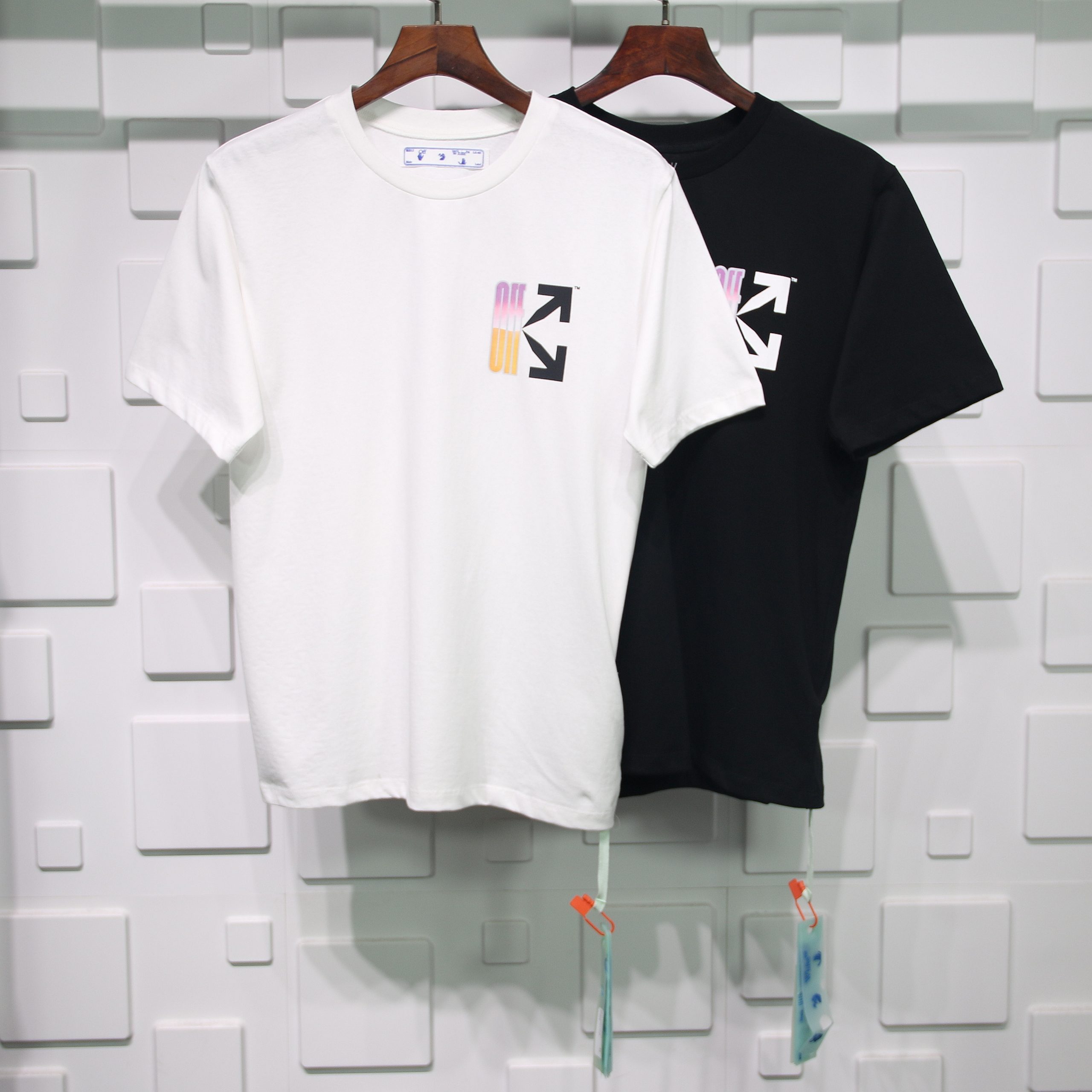 OFF WHITE ARROW T-SHIRT