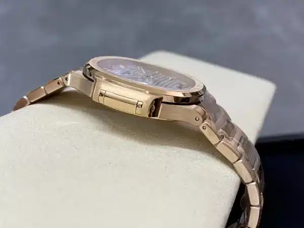 Nautilus 7118/1R-001 Ladies Automatic 35.2 mm,Rose gold