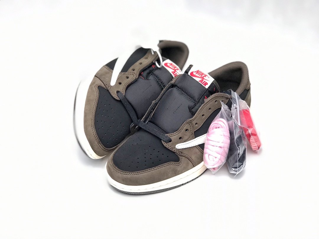 TRAVIS SCOTT X AIR JORDAN 1 LOW AJ1